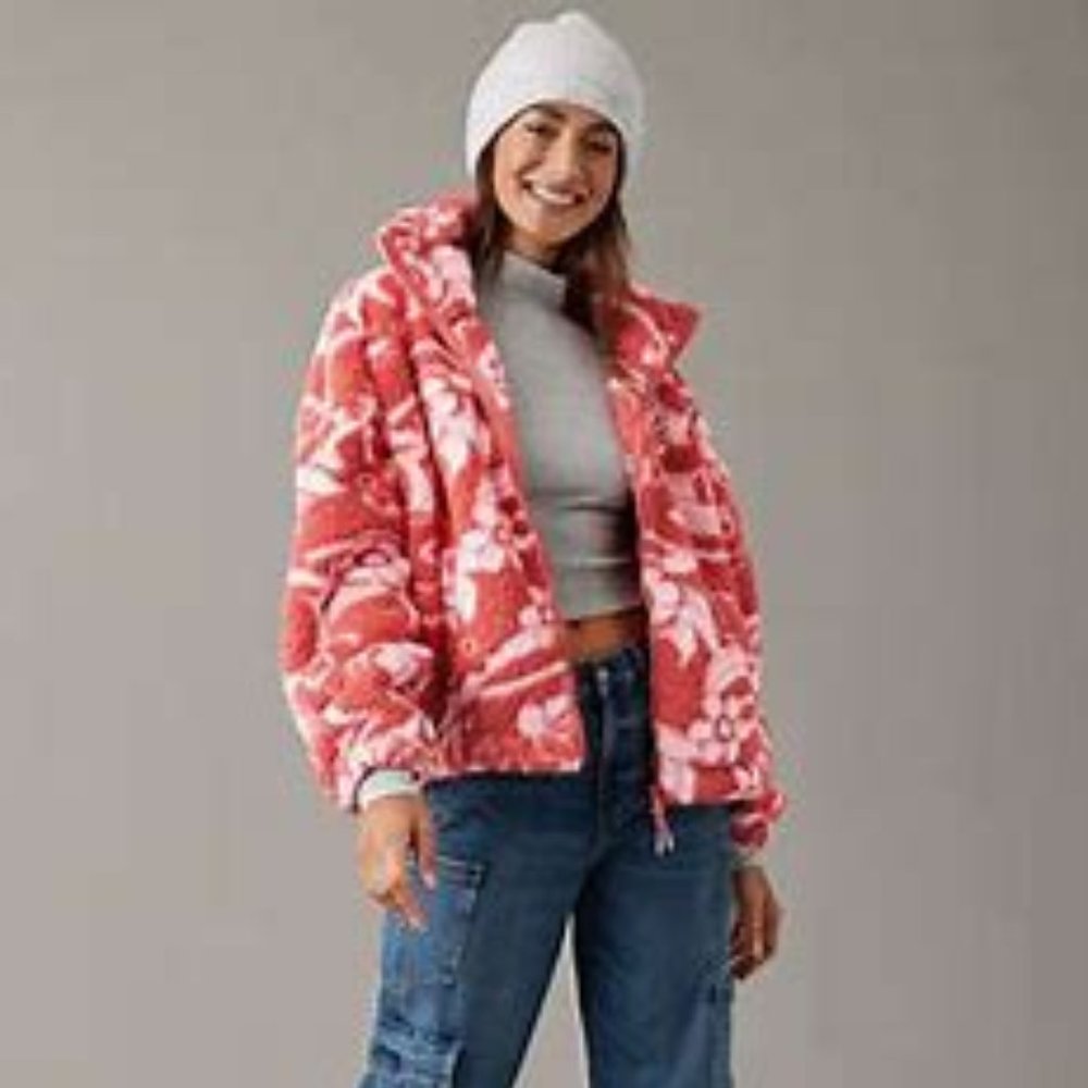 American Eagle Bear Hug Zip-up Sherpa Jacket Red and white Pattern   Sz M NWT